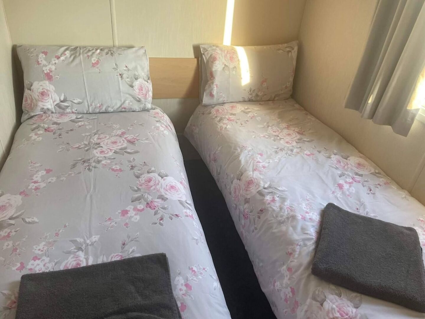 2022 Holiday Home 2 Bedroom With Decking