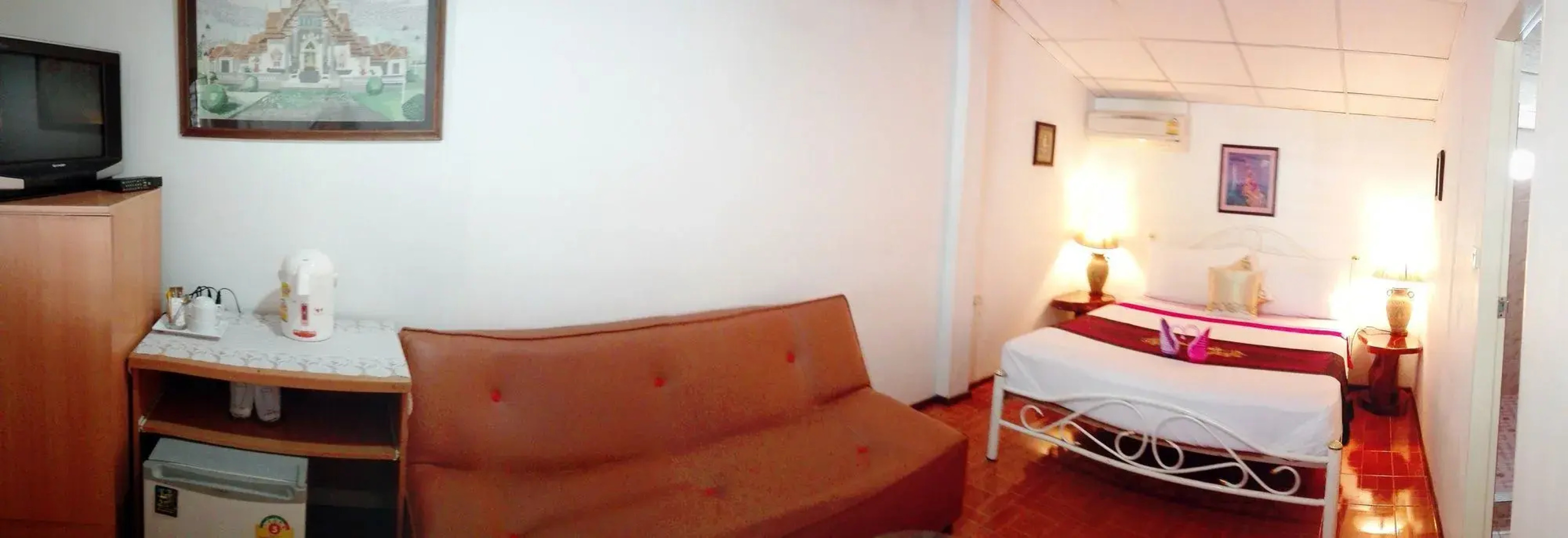 P California Inter Hostel