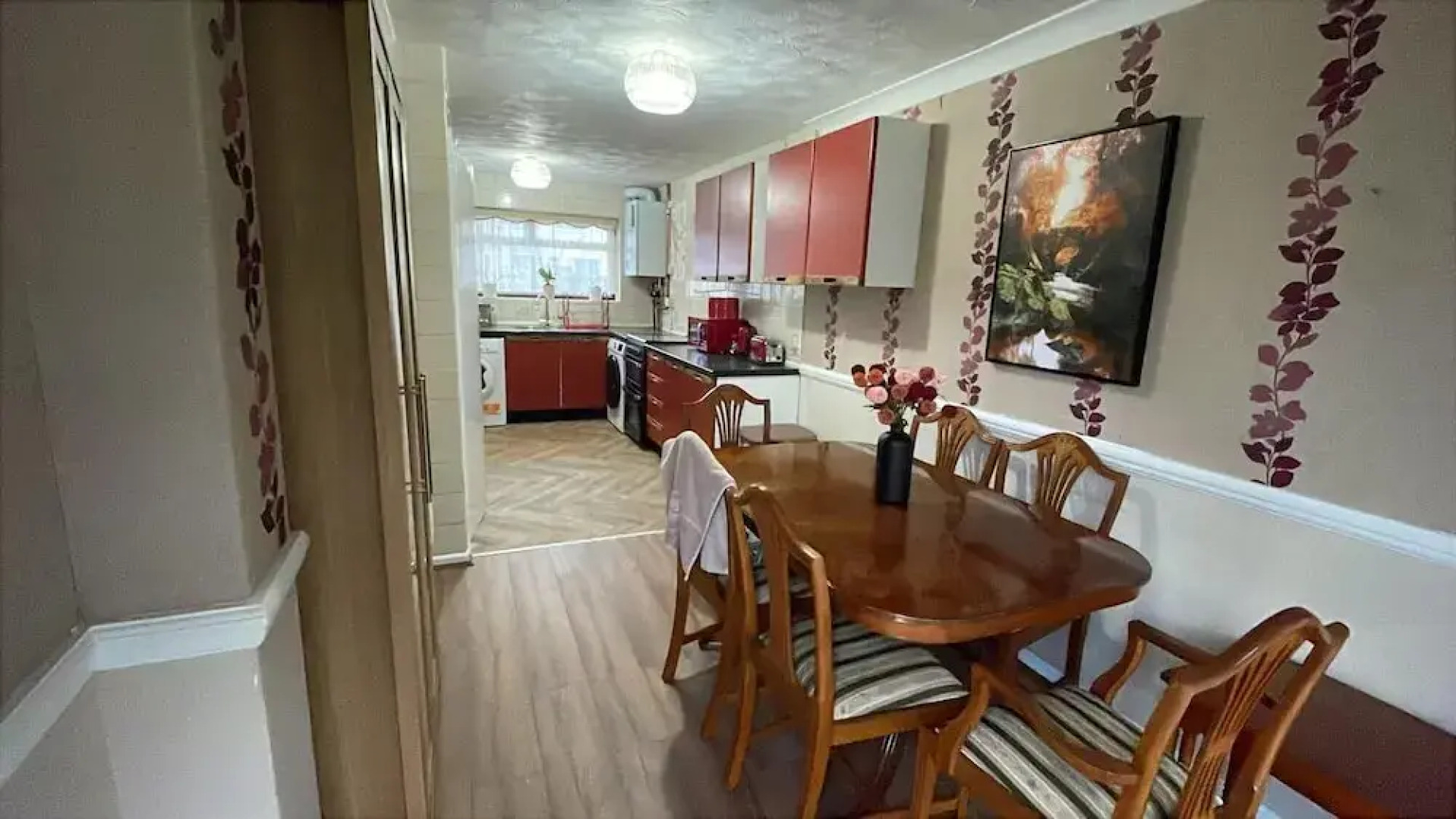 Charming Basildon House With 3 Bedroom Near Town