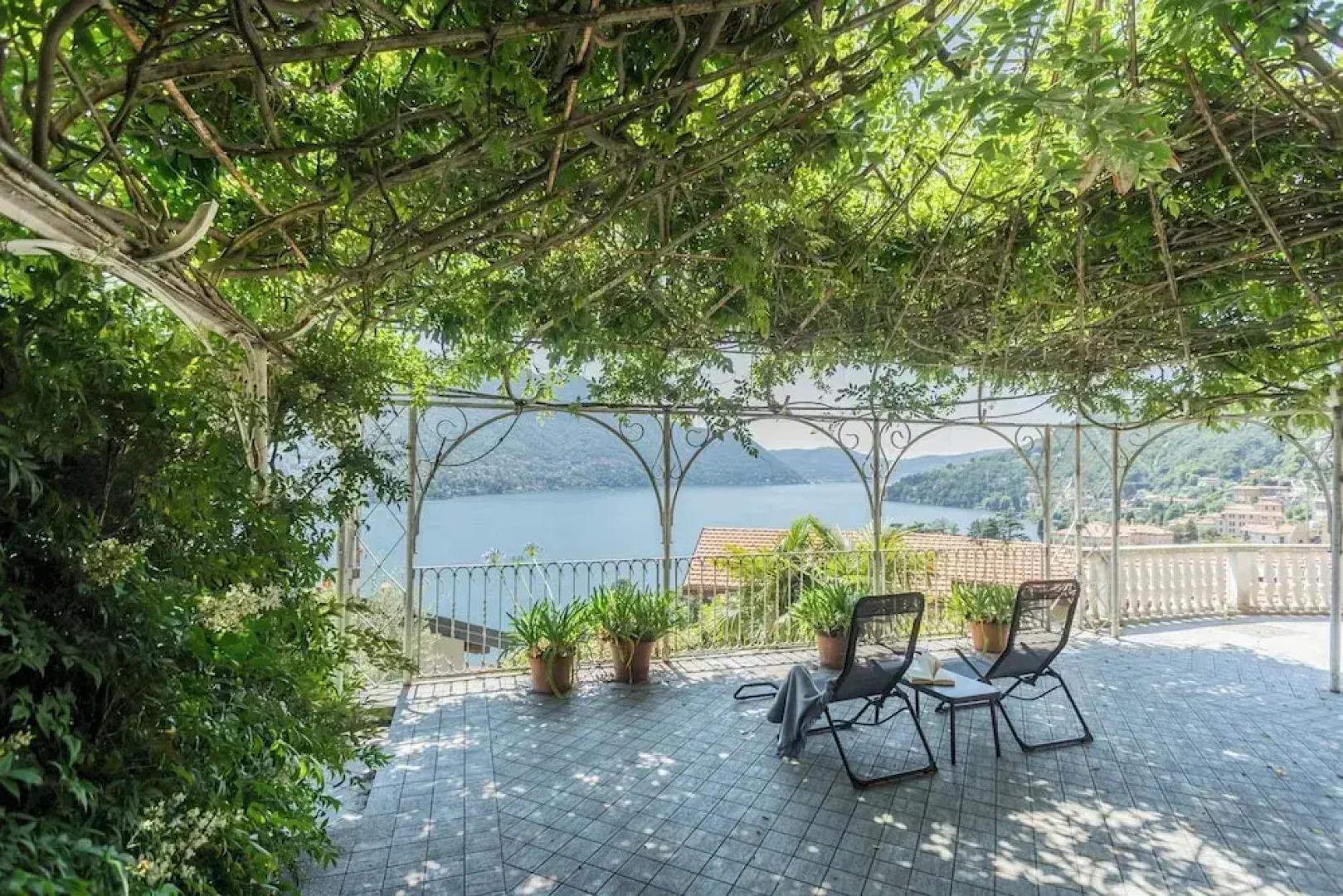 Villa Chiara Moltrasio With Private Garden by Rent all Como