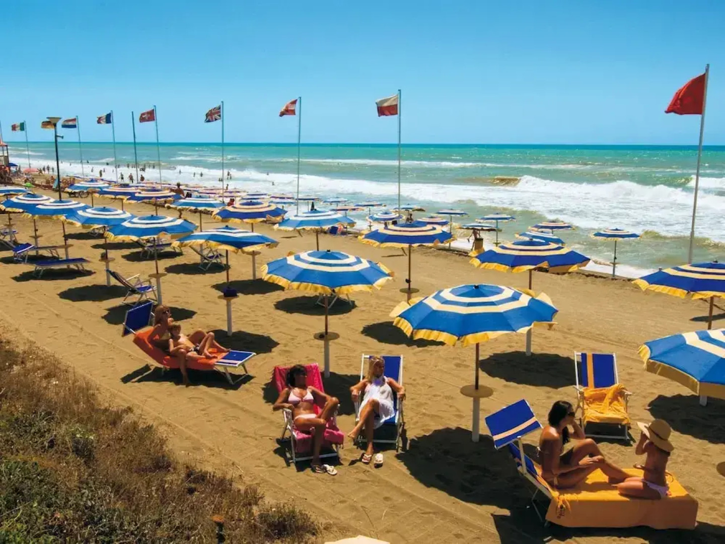 Chalet in Baia Domizia With Private Beach