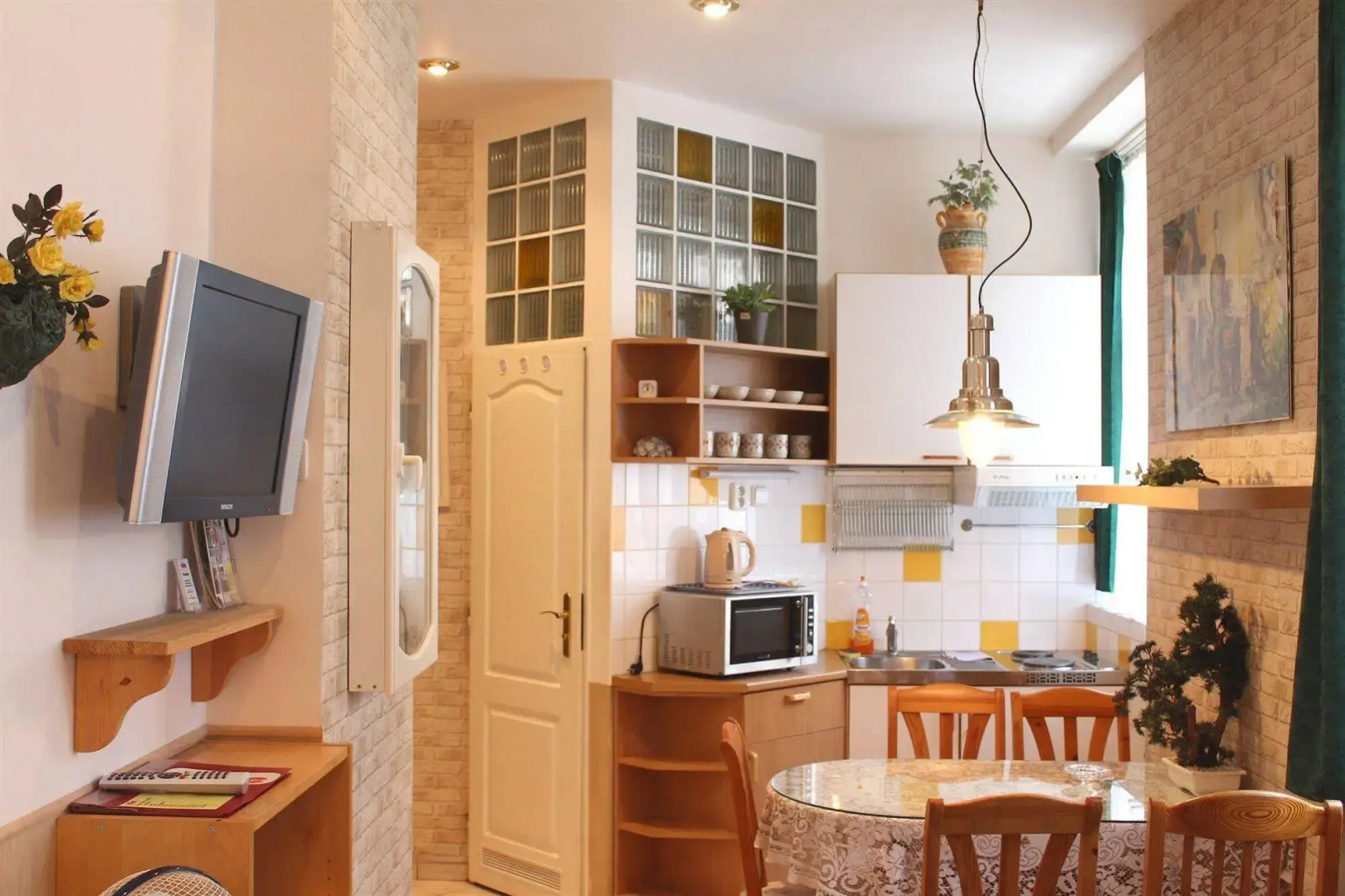 Alice Apartment House