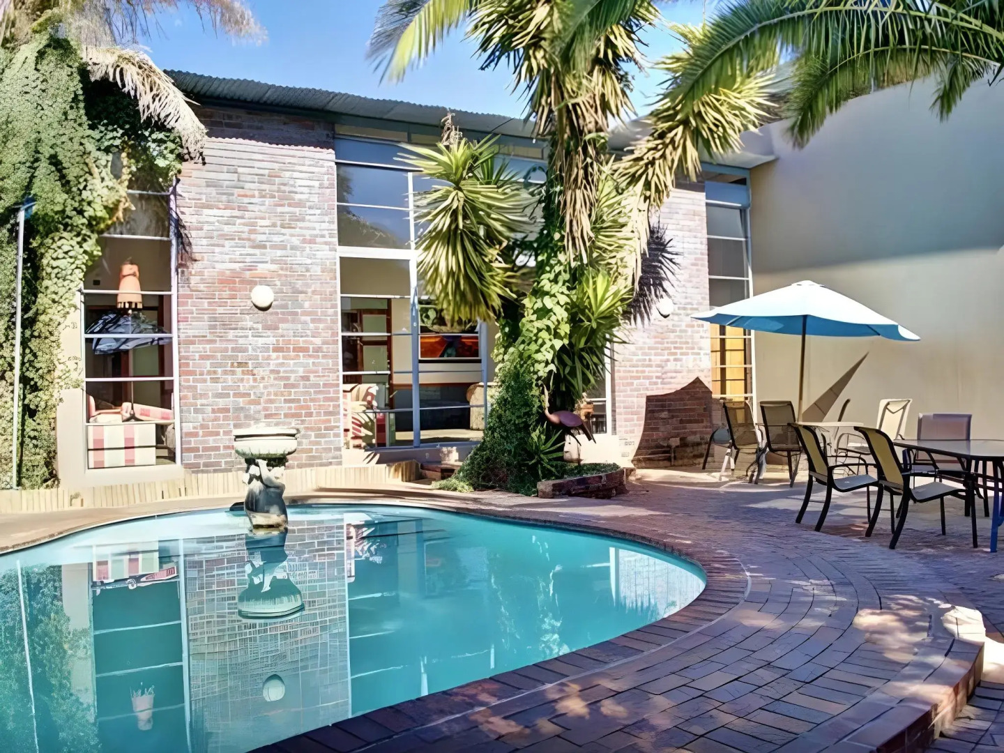 African Moon Corporate House