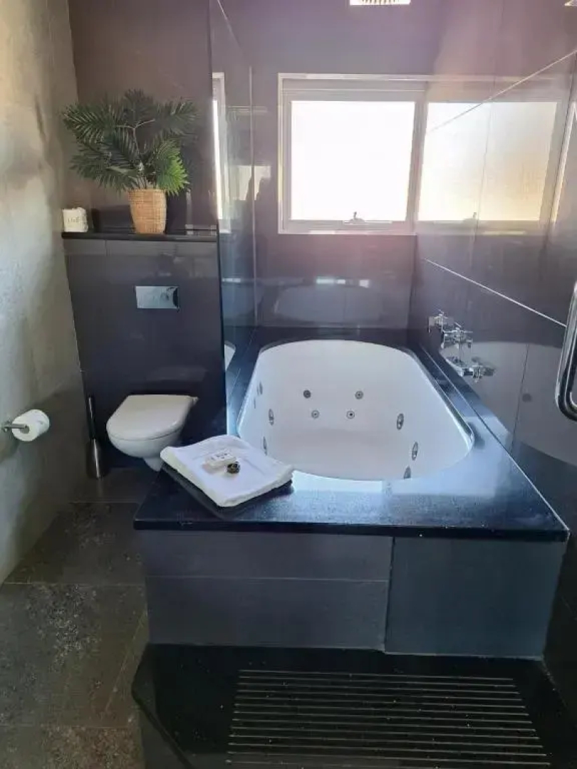 B7 Honeysuckle Executive Apartments