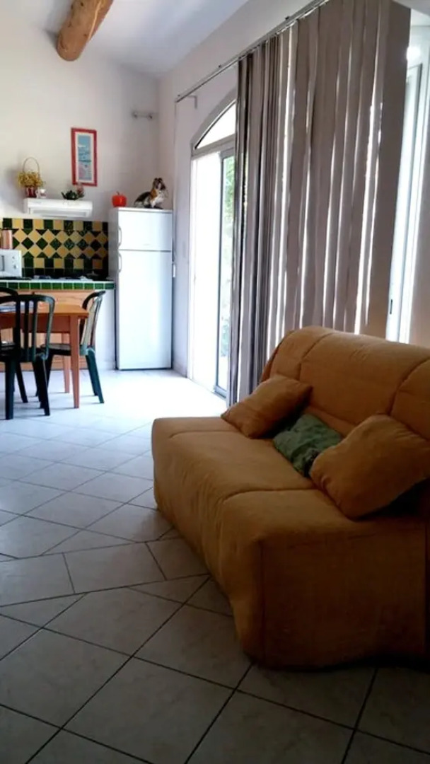 House With one Bedroom in Pujaut, With Wonderful Mountain View, Furnis