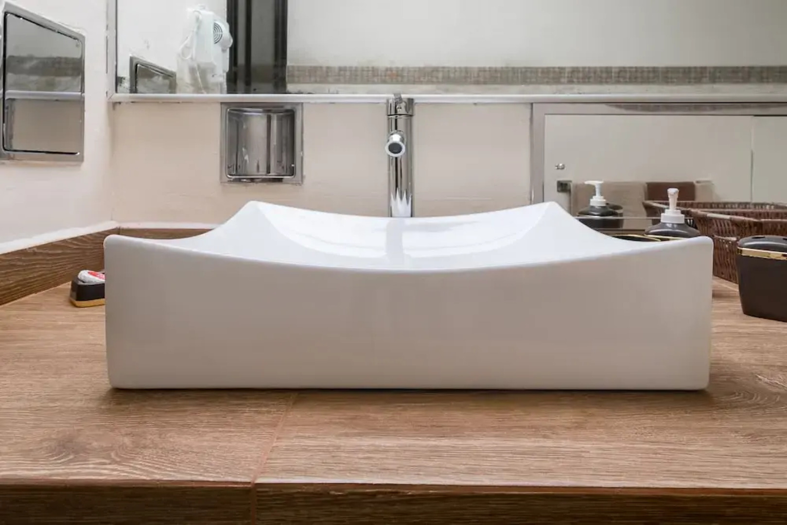 JUUB Private 1 Bedroom at Echegaray