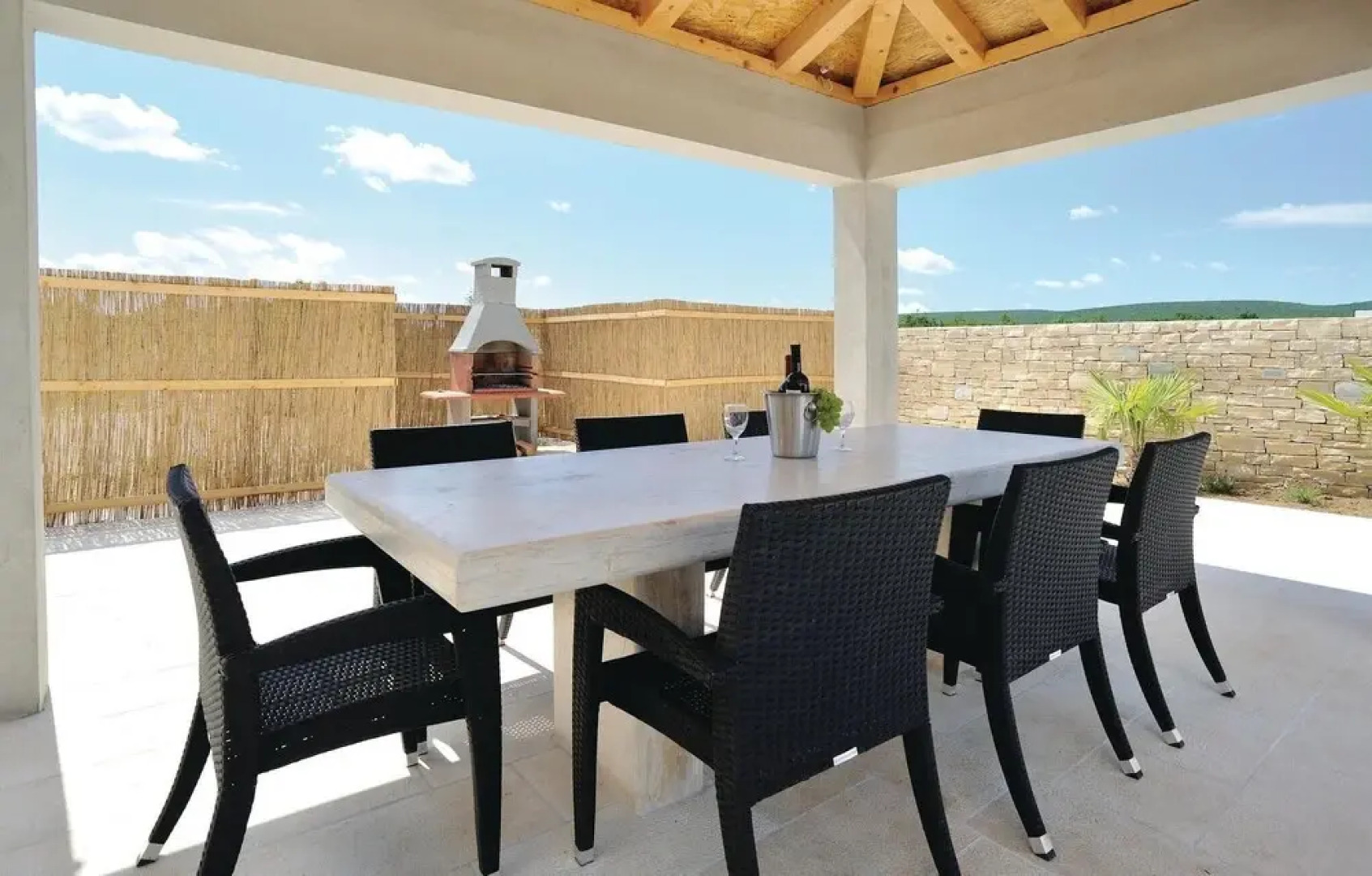 Beautiful Home in Pridraga With Wifi and 5 Bedrooms