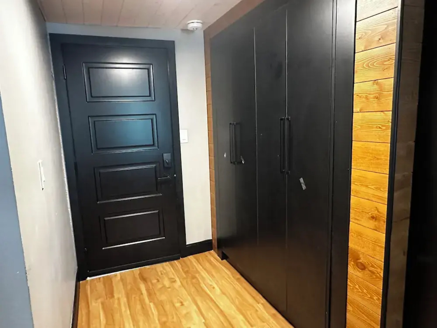 Beamsville Rustic Modern Suites