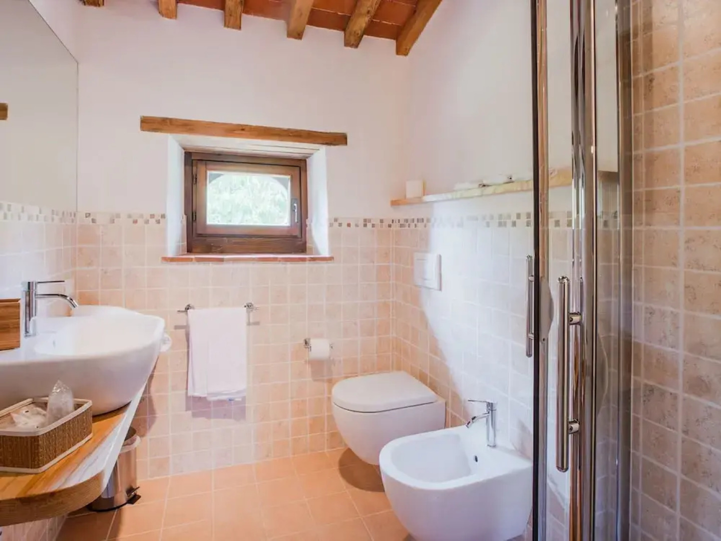 Beautiful accommodation in elegant farmhouse with pool and breathtaking views