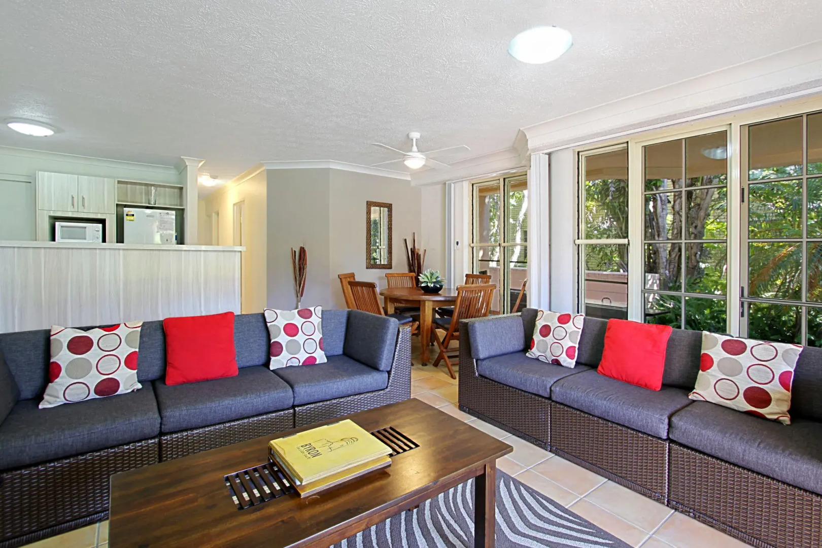 Sea Breeze on Main Beach