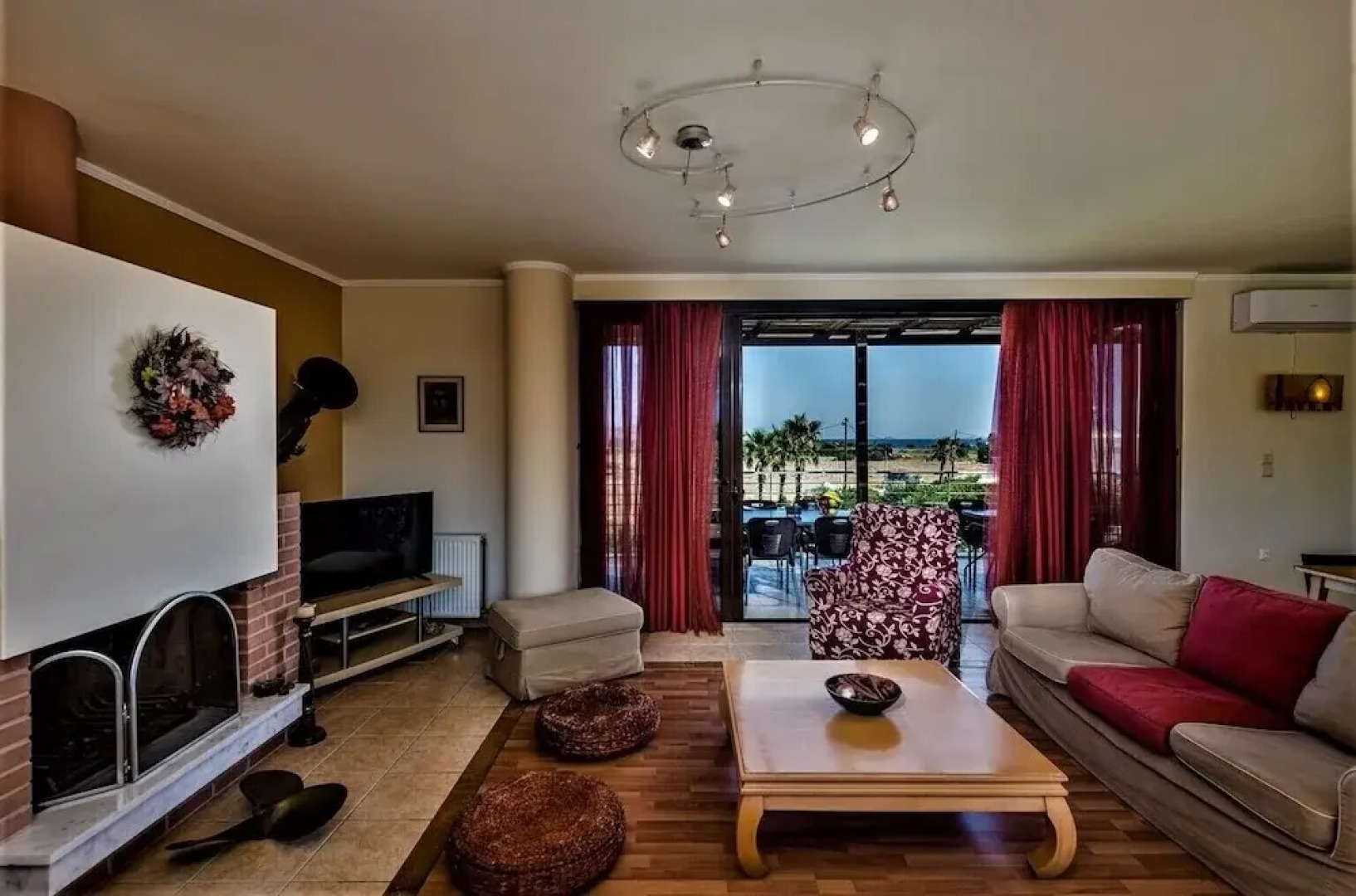 Xenos Villa 2. With 5 Bedrooms , Private Swimming Pool, Near the sea