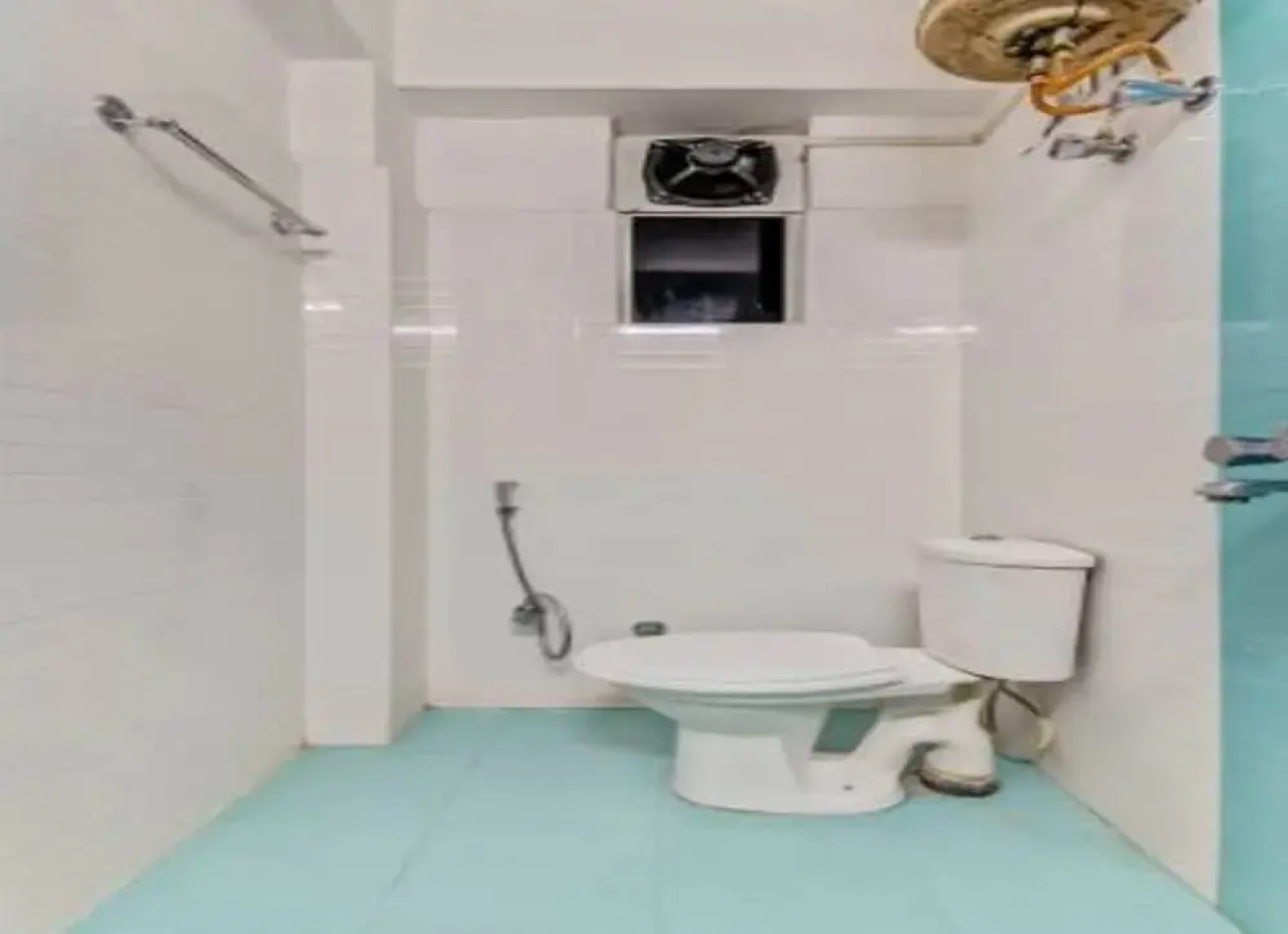 OYO Flagship 240 Southern Railway Station