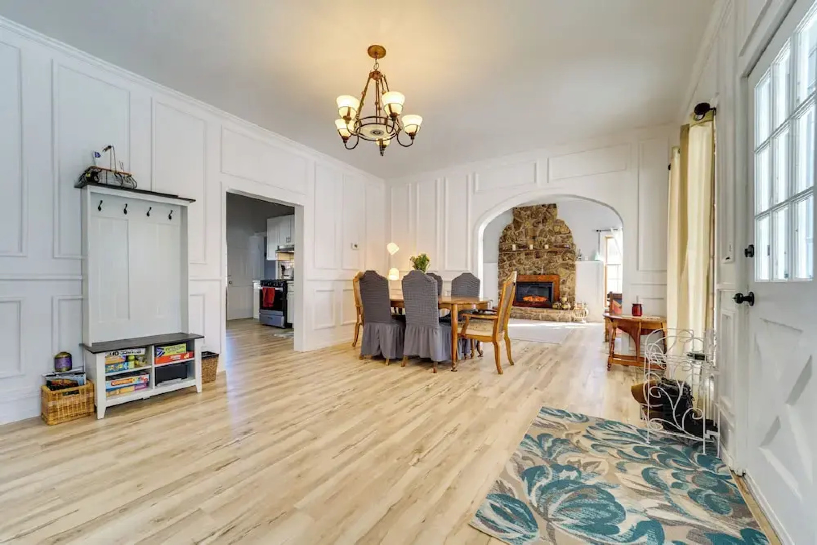 'dolorable' Home w/ Yard - Walk to River!