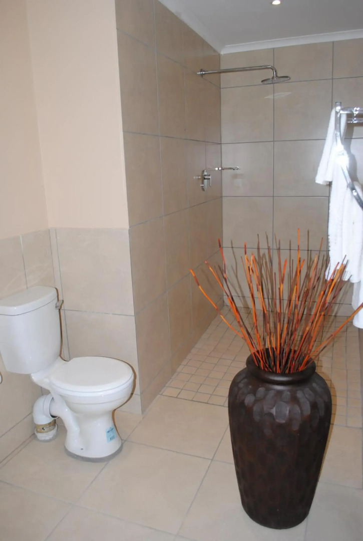 6 on Morris Guest Lodge