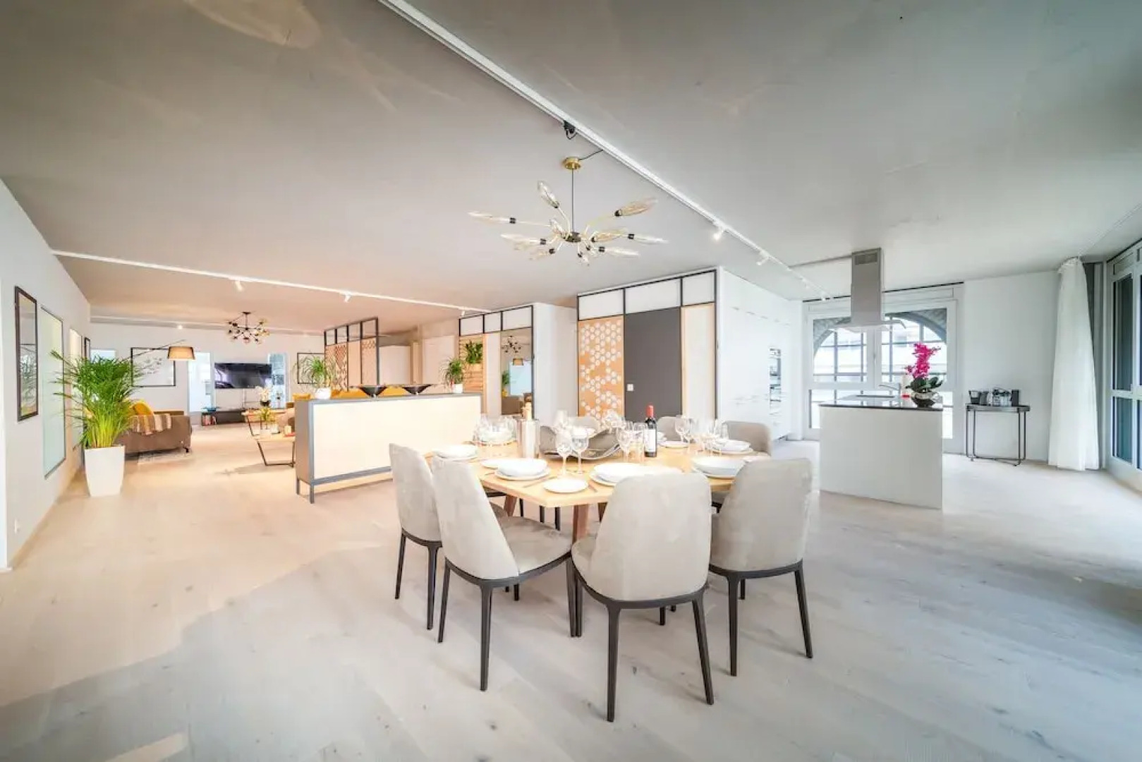 LUXURIOUS CITY CENTRE APARTMENT VEVEY by GUESTLEE