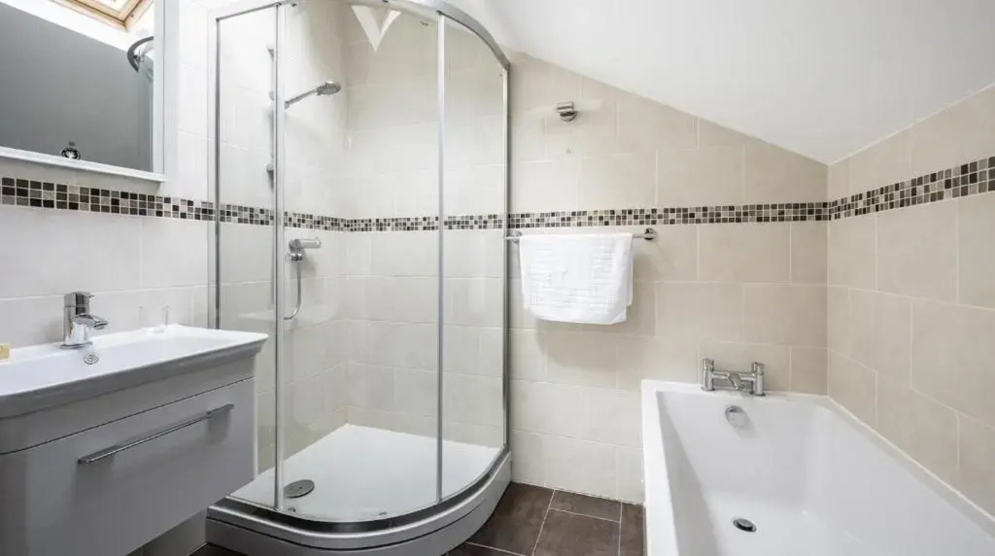 Stunning Large Barn Conversion in Betws Gwerfil Goch -Ty Cerrig Barn