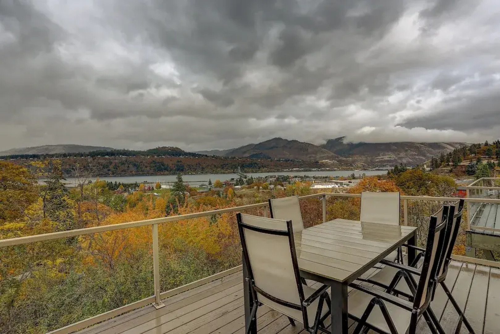 Three Rivers 3 Bedroom Home by RedAwning