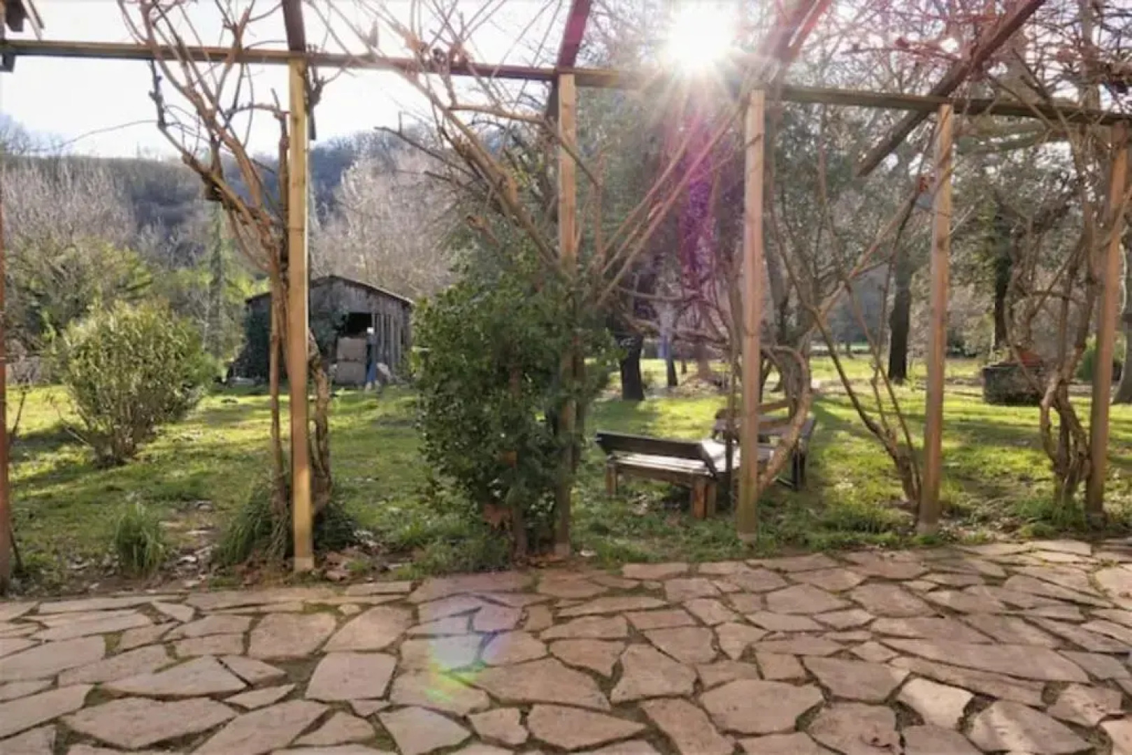 Gites de la Lurette - agréable T2 indépendant dans cadre calme et verdoyant