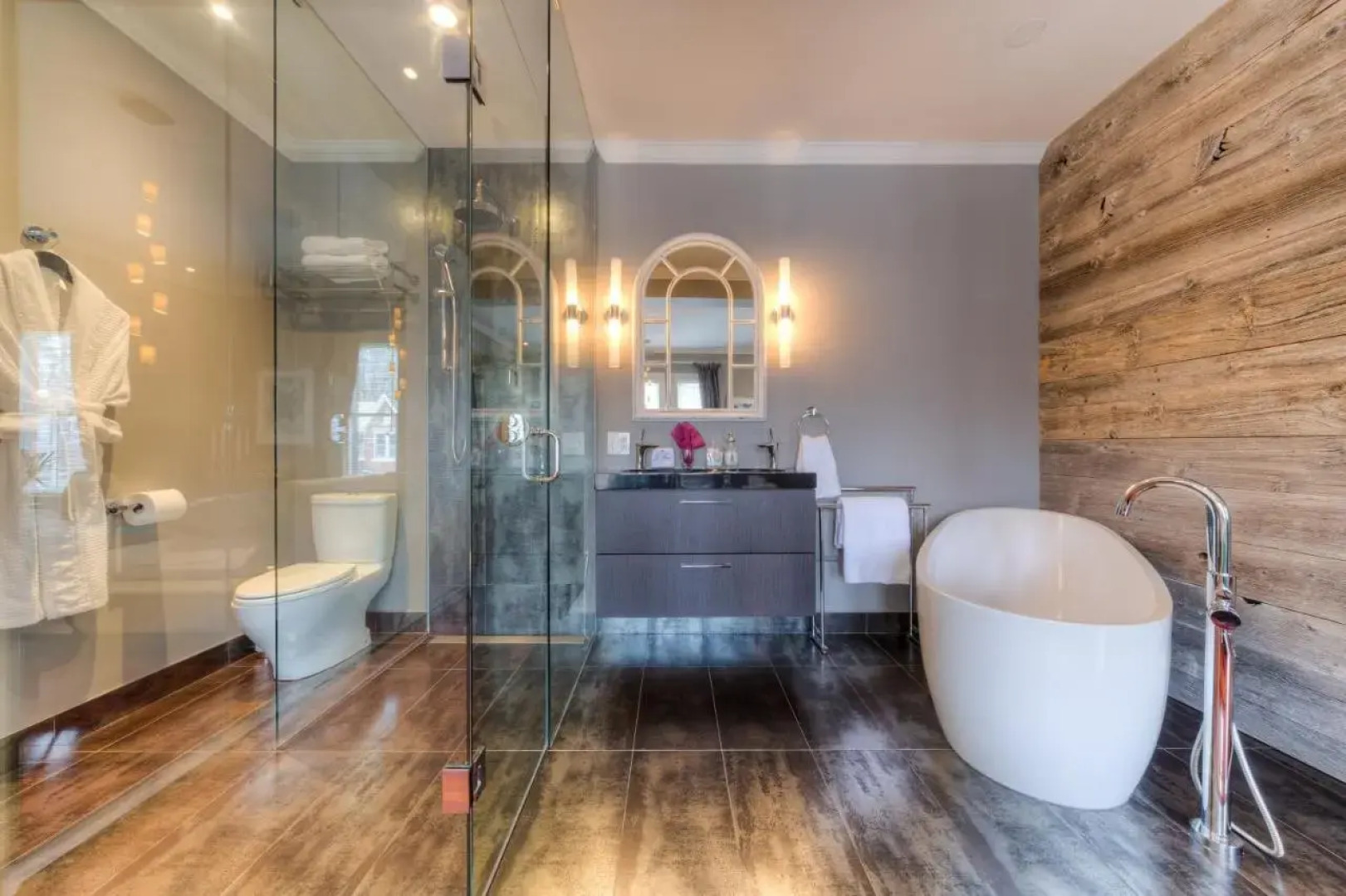 Downtown Luxury Victorian Retreat