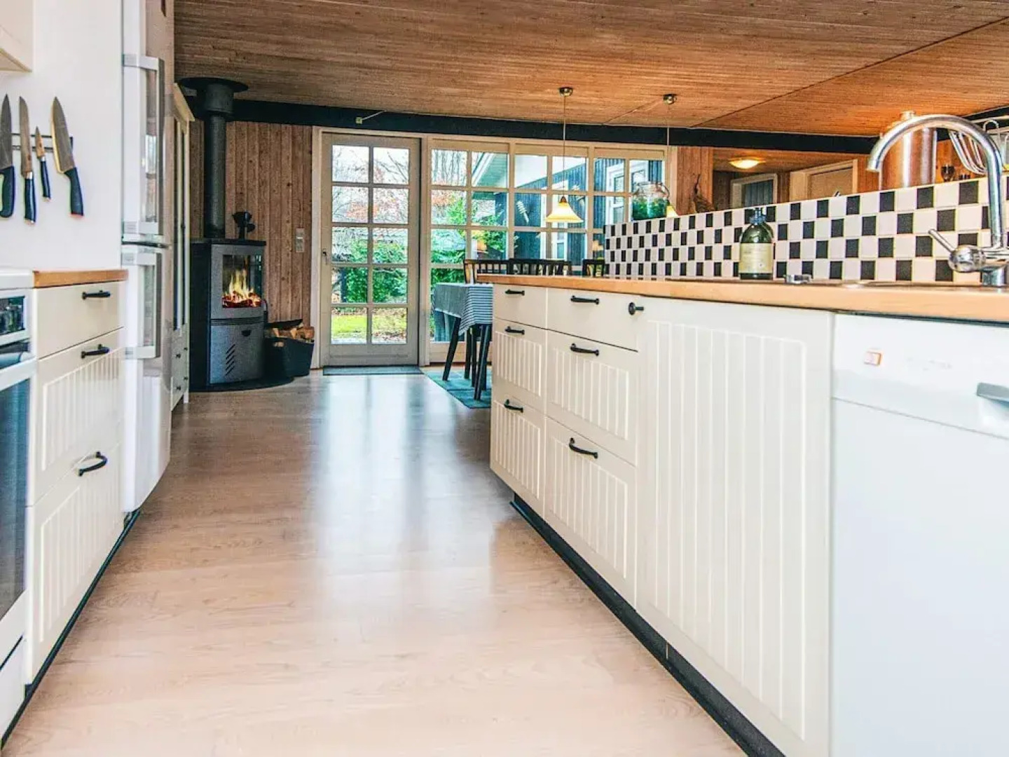 Cozy Cottage by the Sea-by Traum