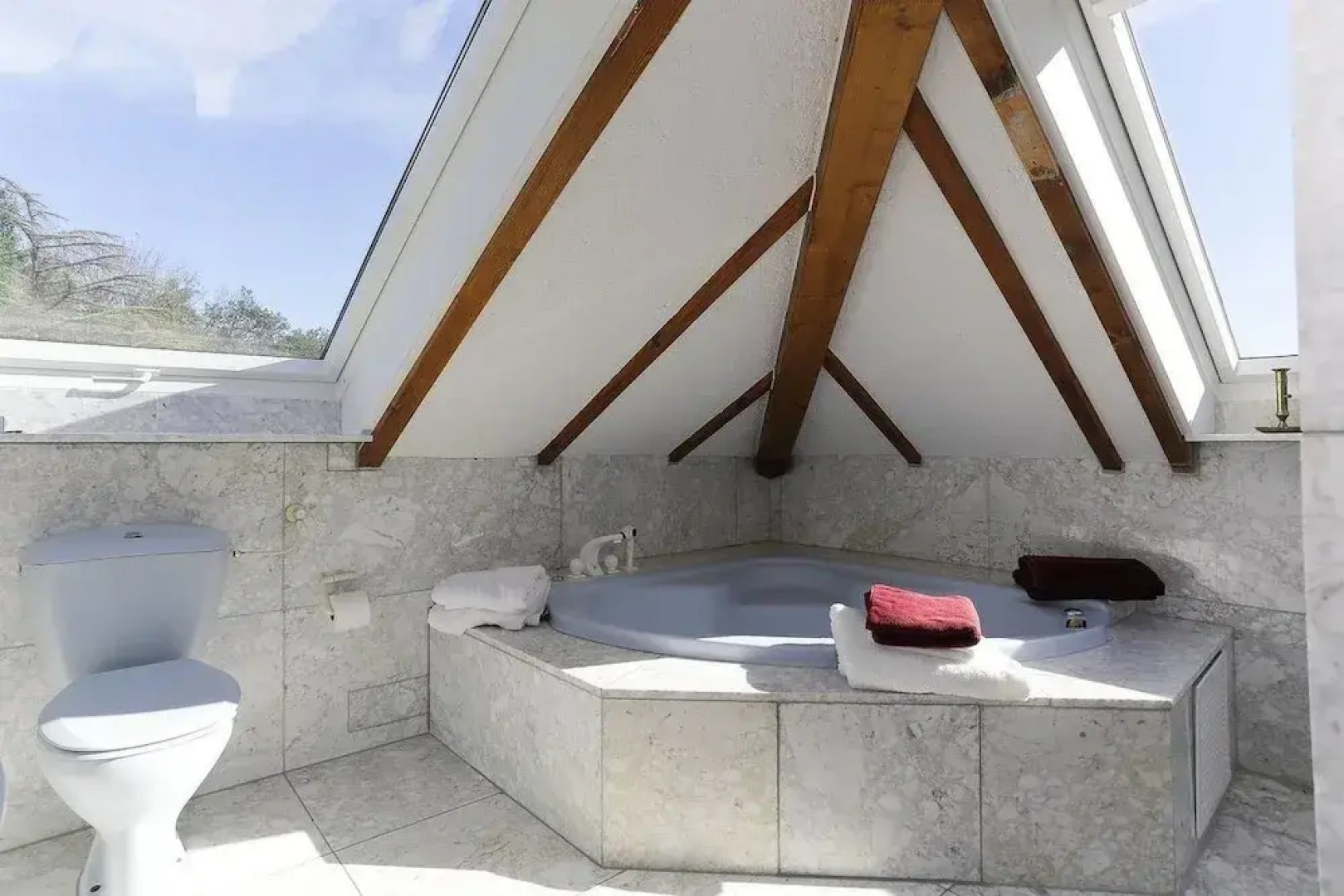 Luxury Italian Lakes Villa With Pool. 360 Degree Views. Sleeps 11