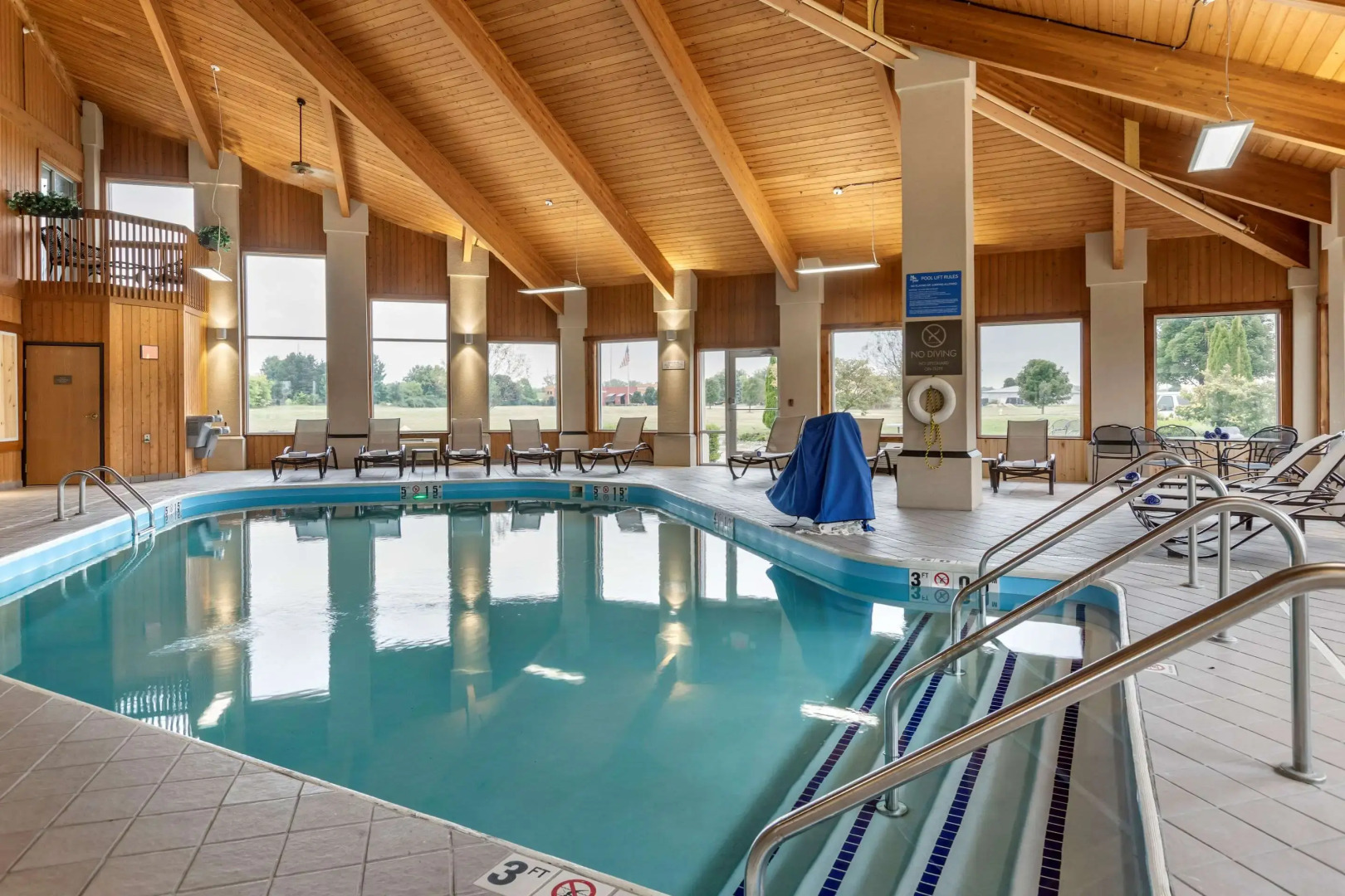 Comfort Inn & Suites Diamondale – Lansing