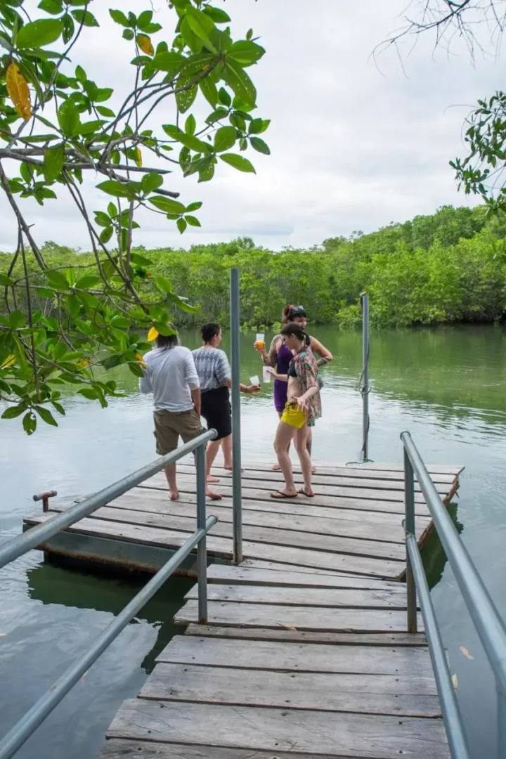 Show Pony Beach Resort and Suites