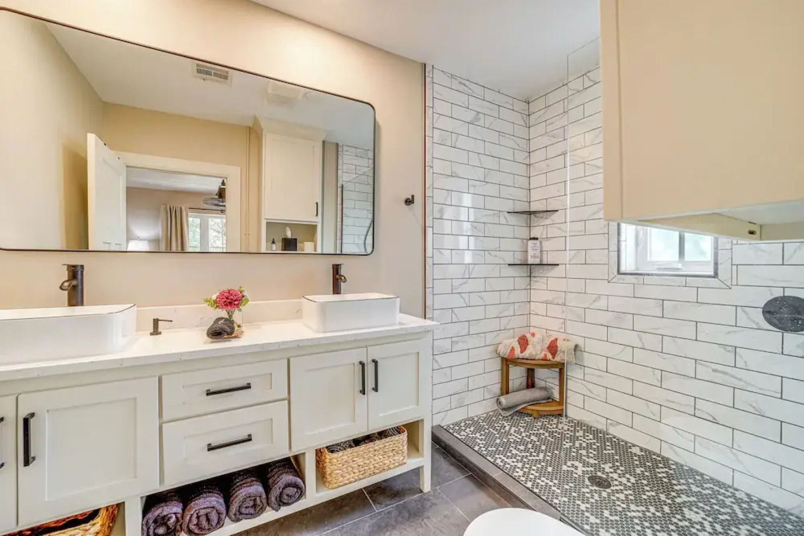 < 9 Mi to Dtwn Tulsa: Lovely Home w/ Yard & Deck!