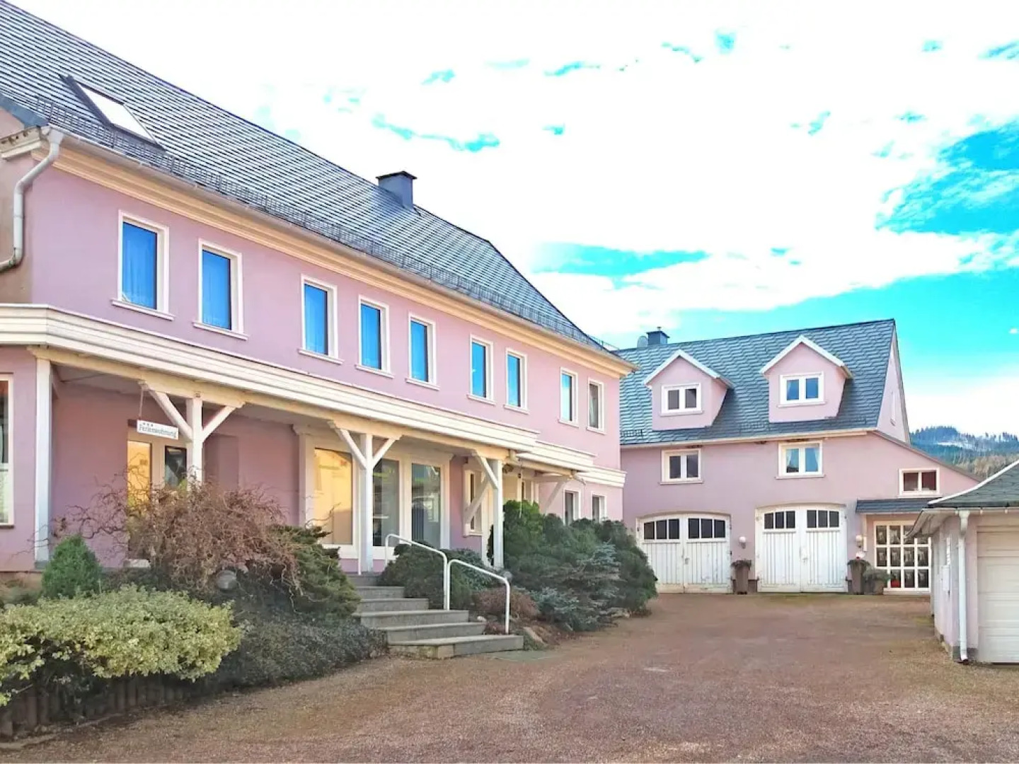 Small Apartment in Bad Tabarz in Thuringia With Garden and Pool