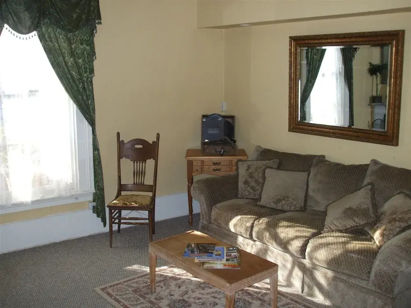 Hotel Léger Restaurant & Saloon