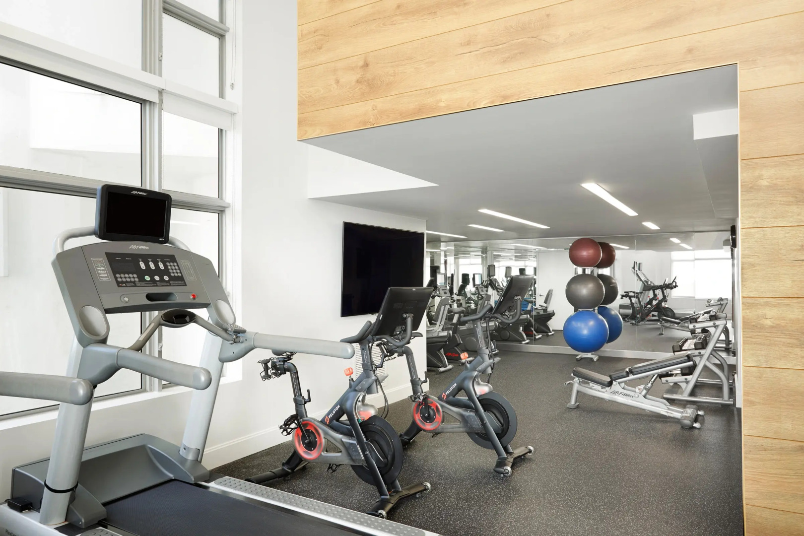 Cadillac Hotel & Beach Club, Autograph Collection