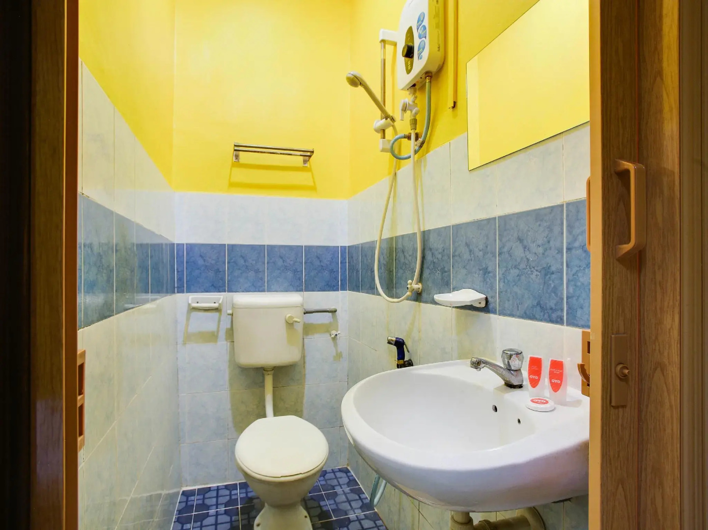 OYO 89406 Lucky Budget Hotel
