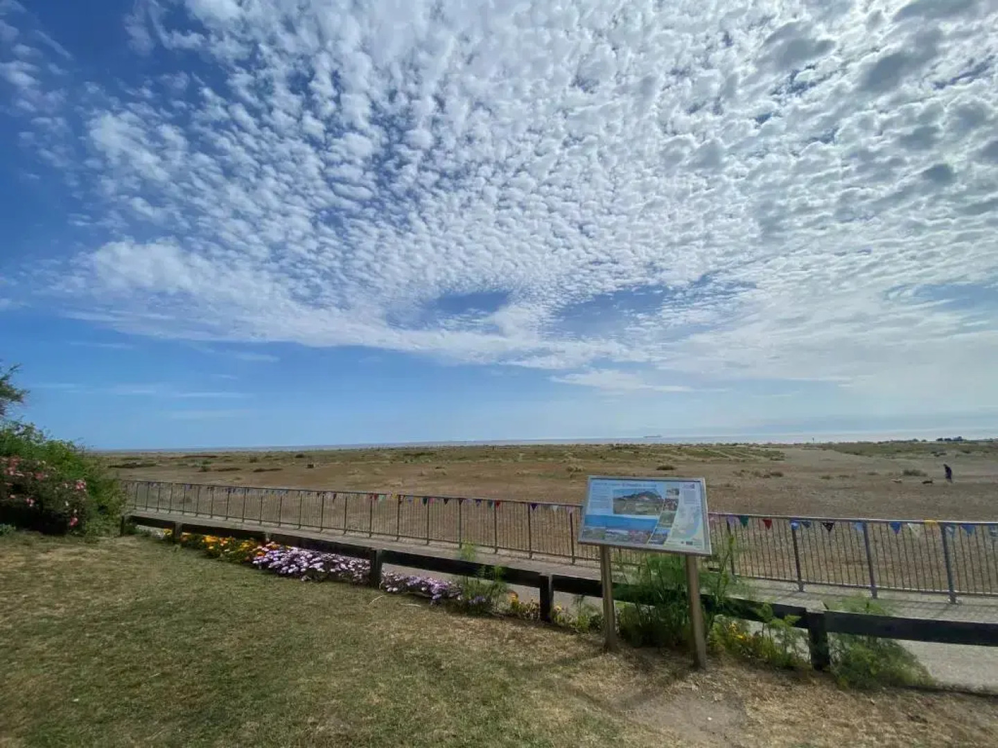 Beach Front 3 Bed Cottage and Hot Tub Kessingland