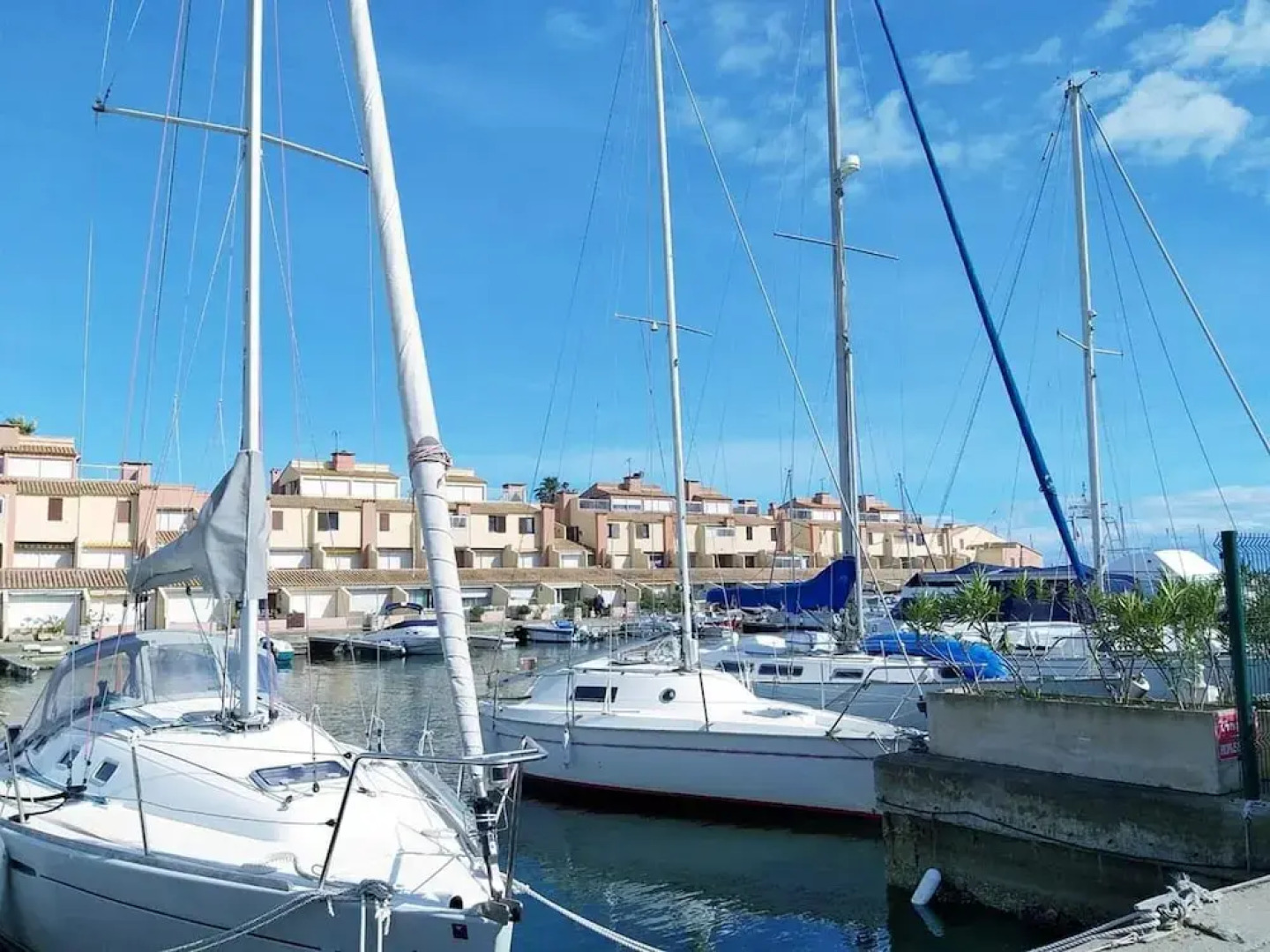 Studio in Gruissan, With Wonderful City View and Pool Access - 300 m F