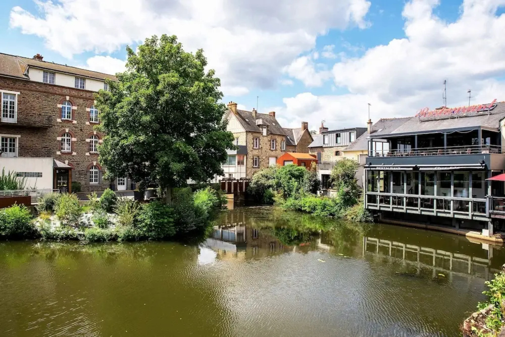 Appartement Cosy, À 2 Pas de Rennes, Parking Privatif