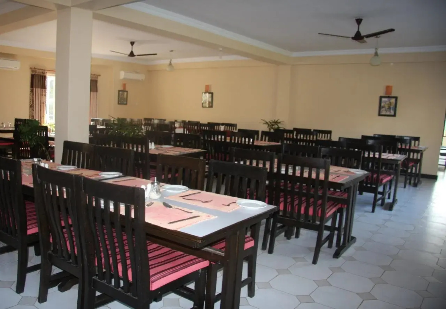 Hotel Crown Himalayas