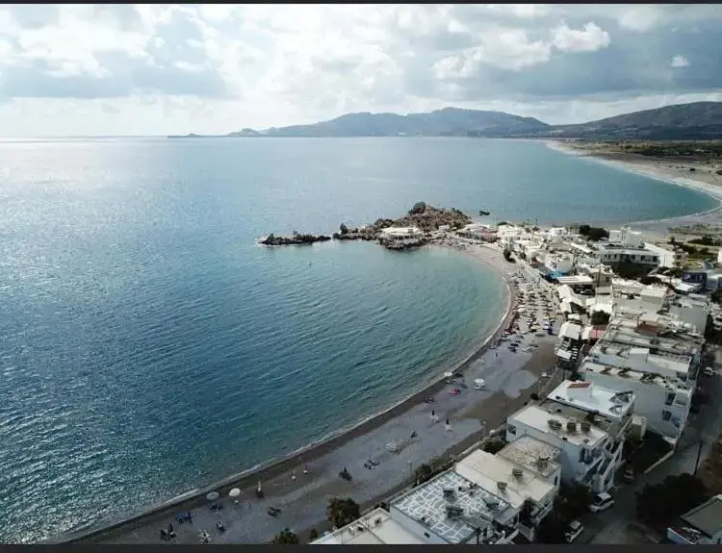 Haraki Style Studio Apartment