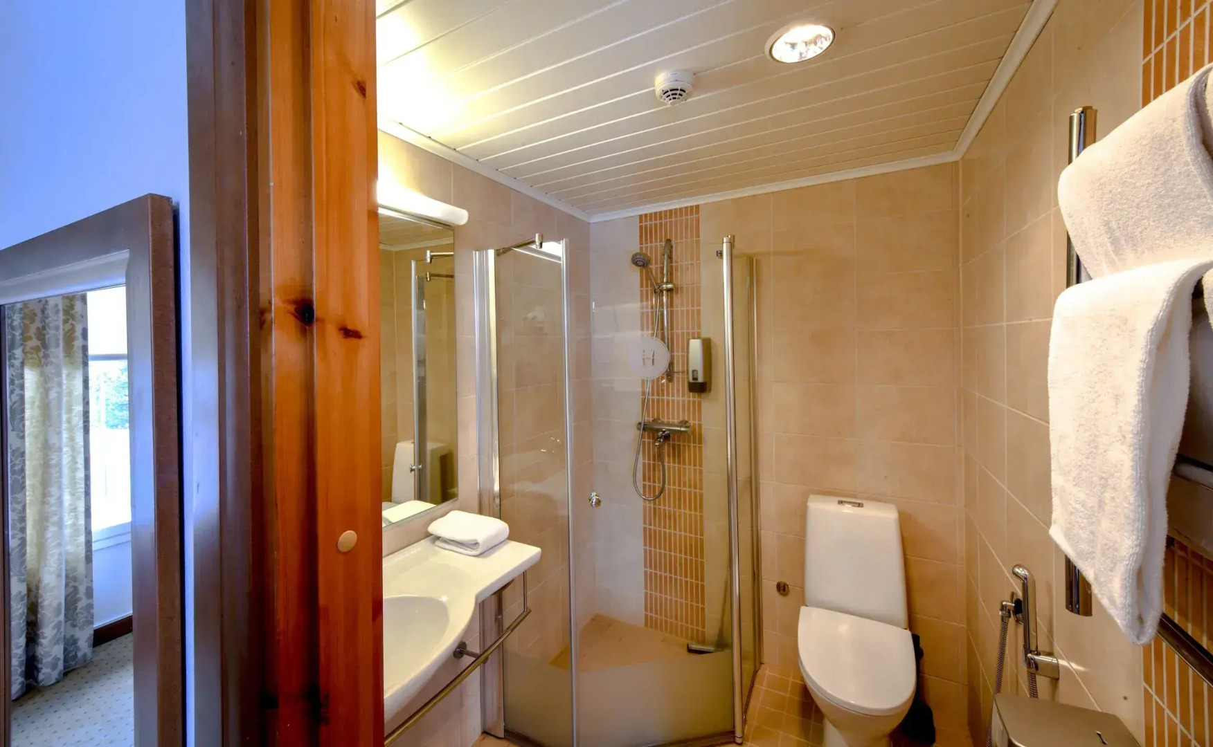 Hotel Aateli Lakeside