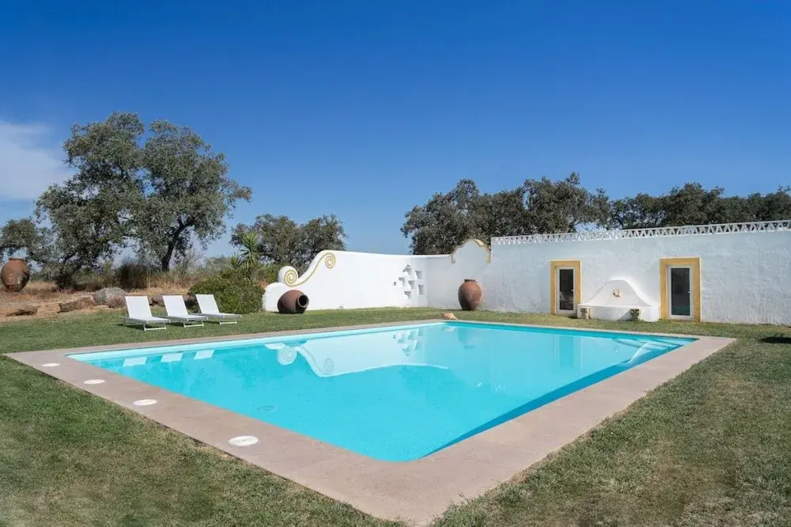 Rosa Estates The Farmhouse & Stables