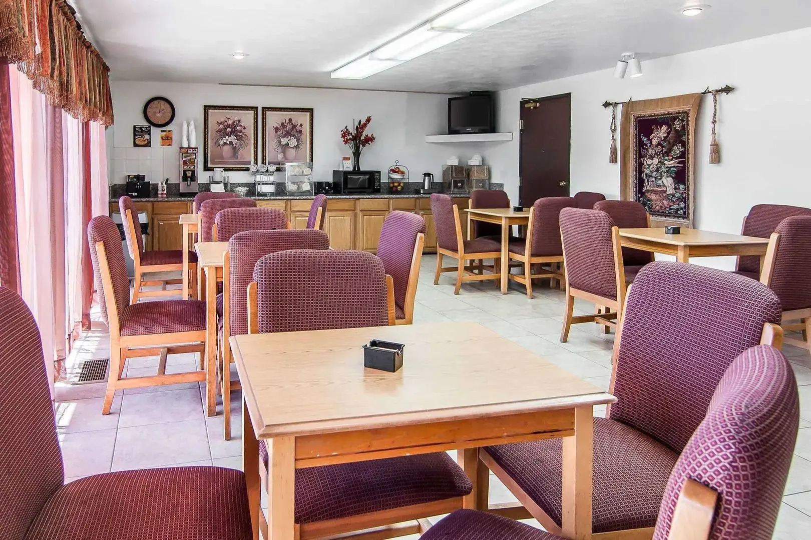 Bridgeway Inn & Suites Portland Airport