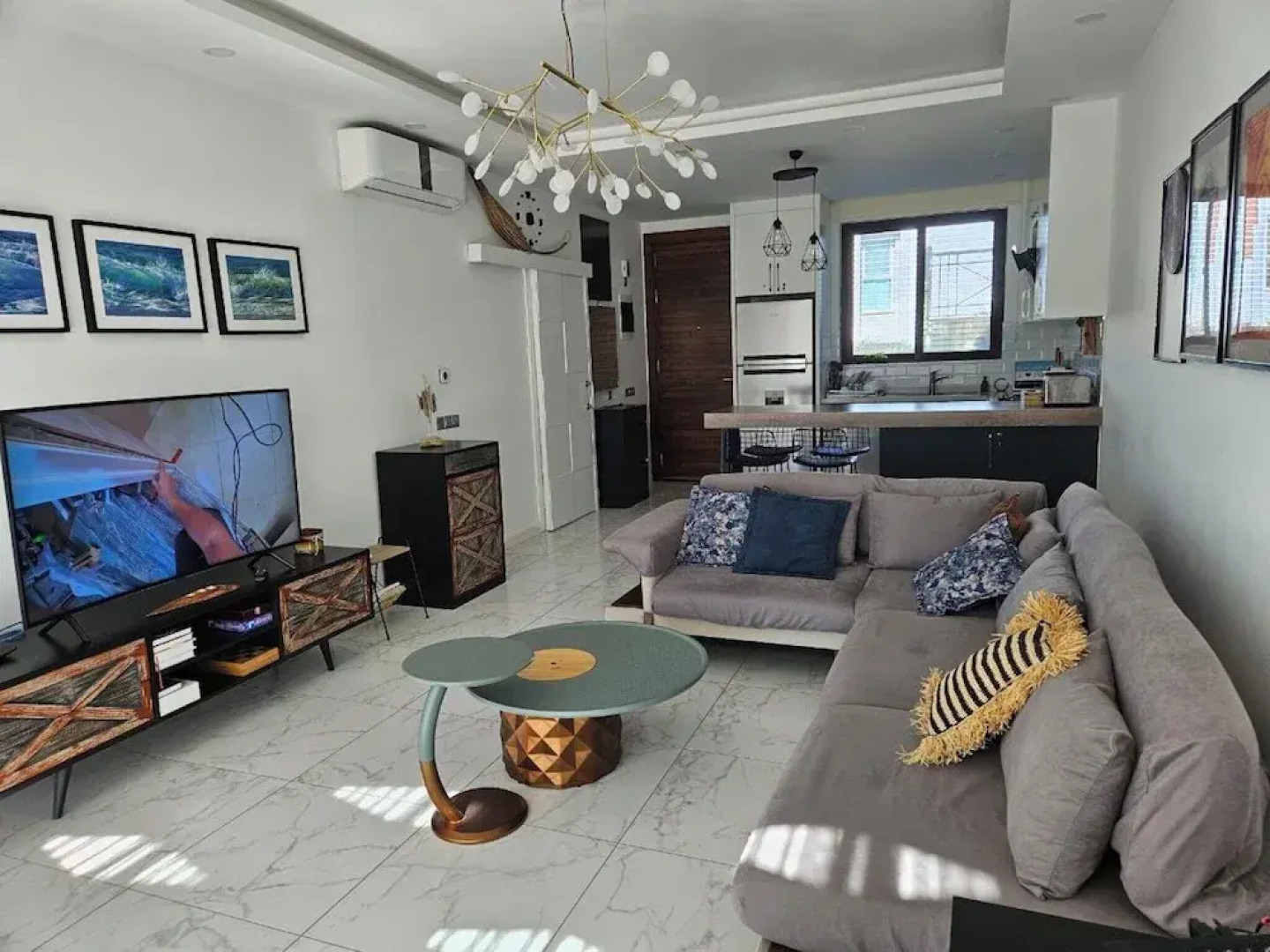 Serene Three-bedroom Retreat in Unforgettable Setting