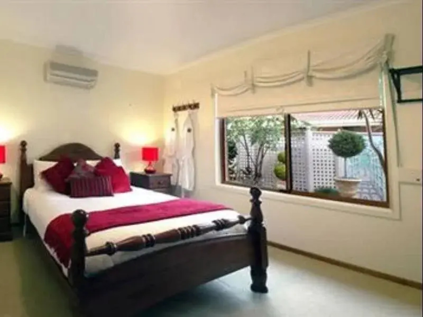 Emaroo Hotel Port Hughes