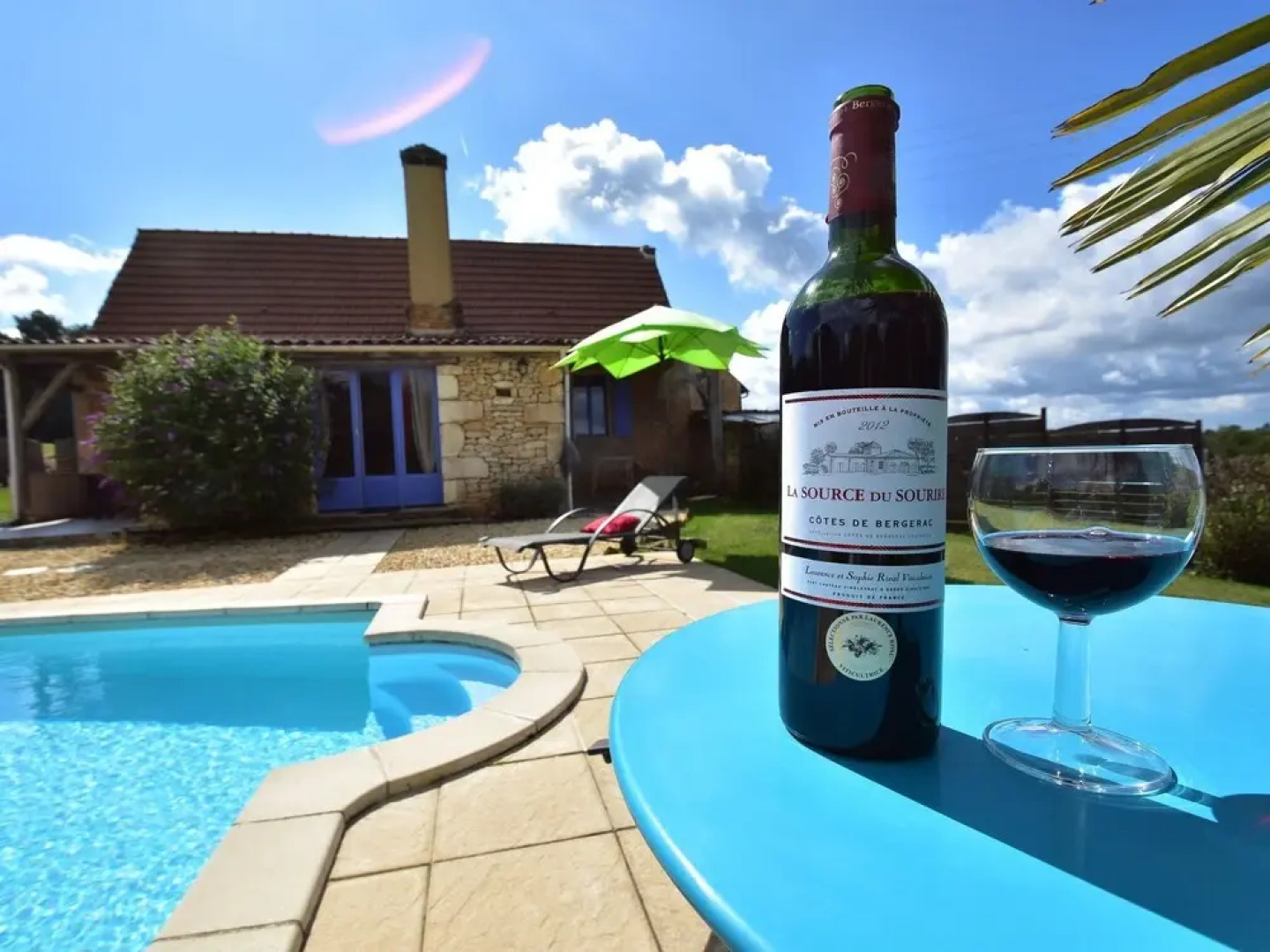 Luxurious Holiday Home with Swimming Pool in Meyrals