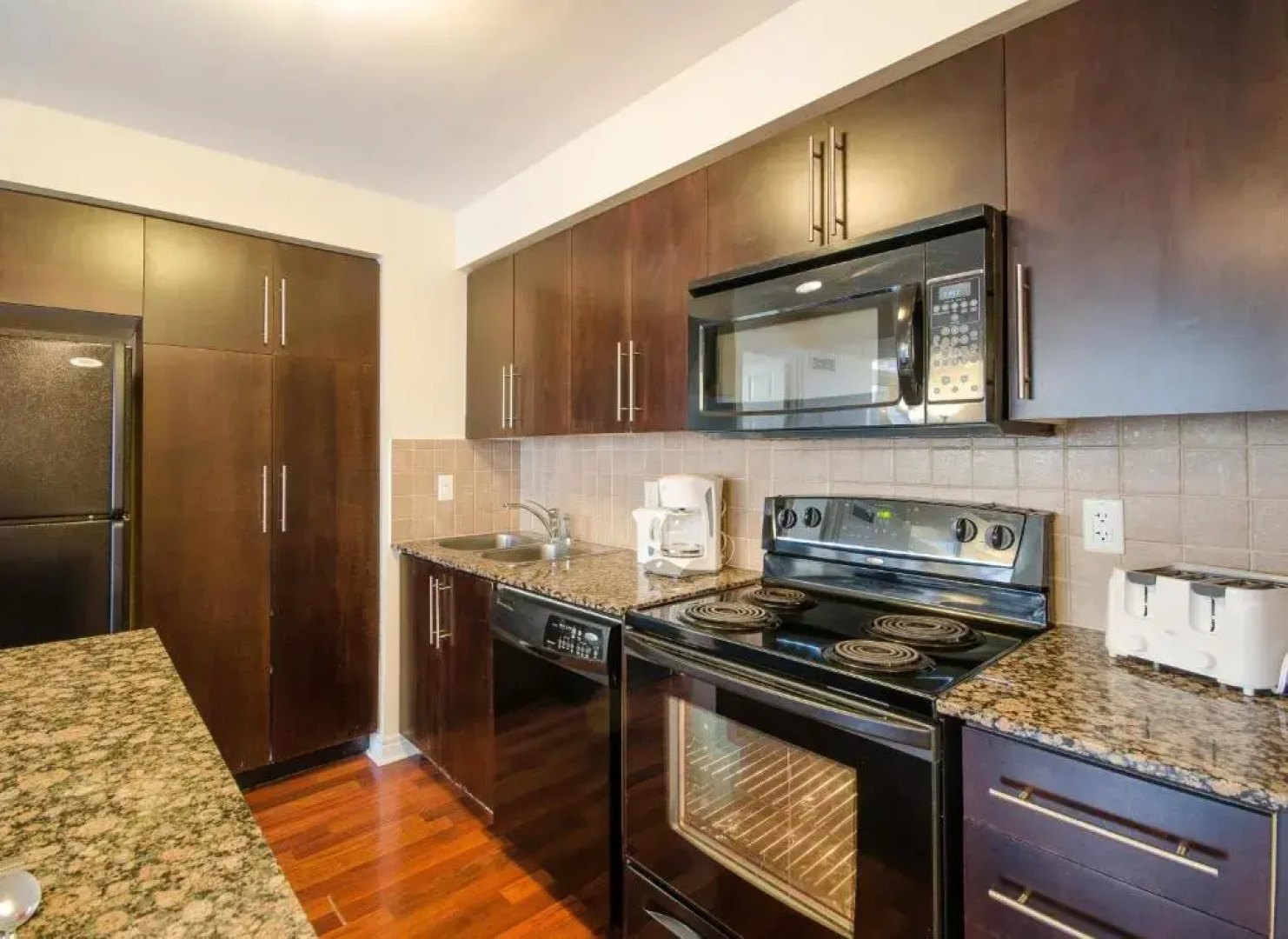 Royal Stays Furnished Apartments - Square One