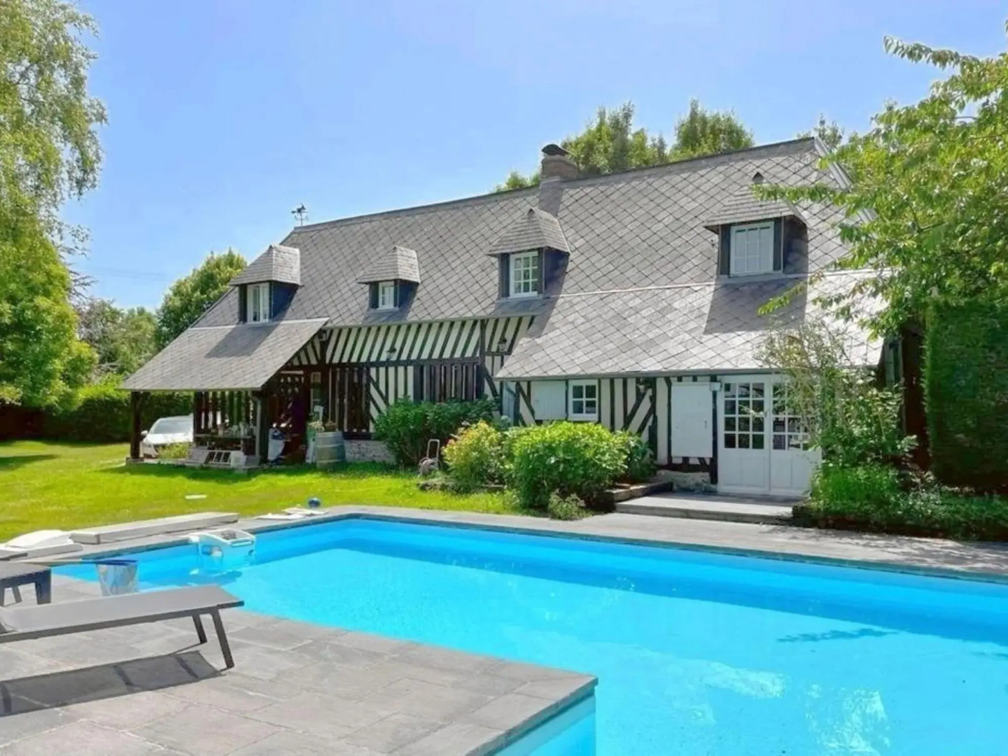 Estate in Normandy With Pool & Tennis Court