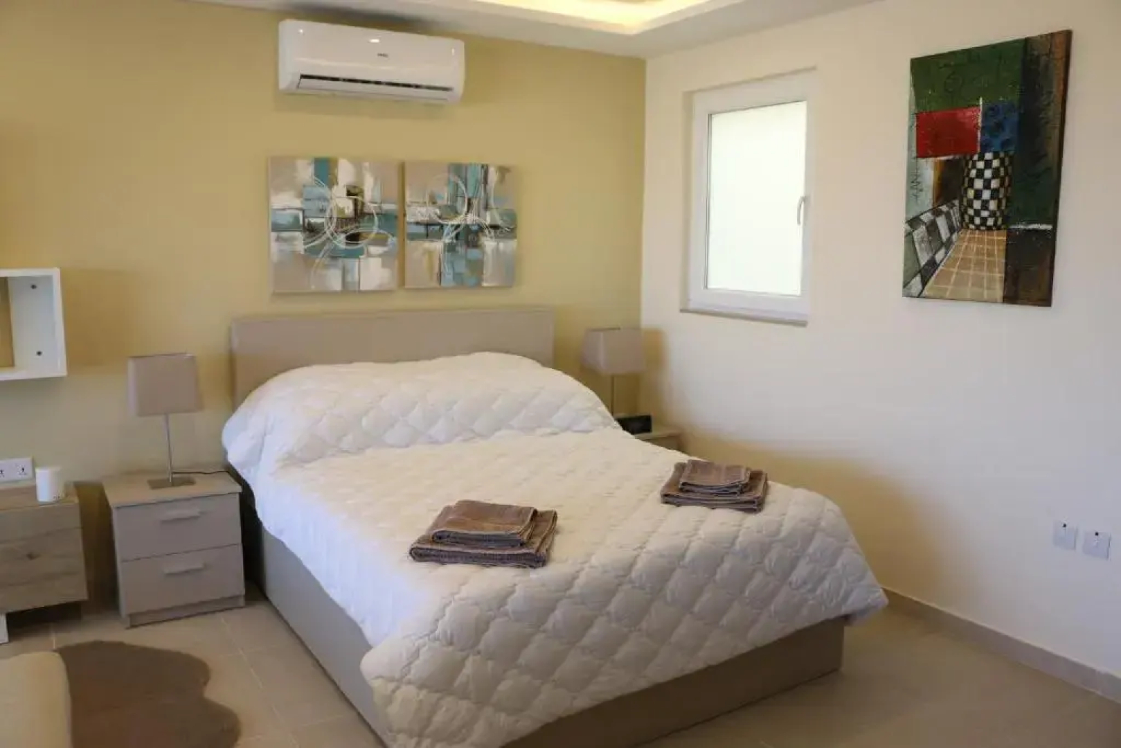 Wileg 4A Luxury Studio Apartment with Shared Swimming Pool.