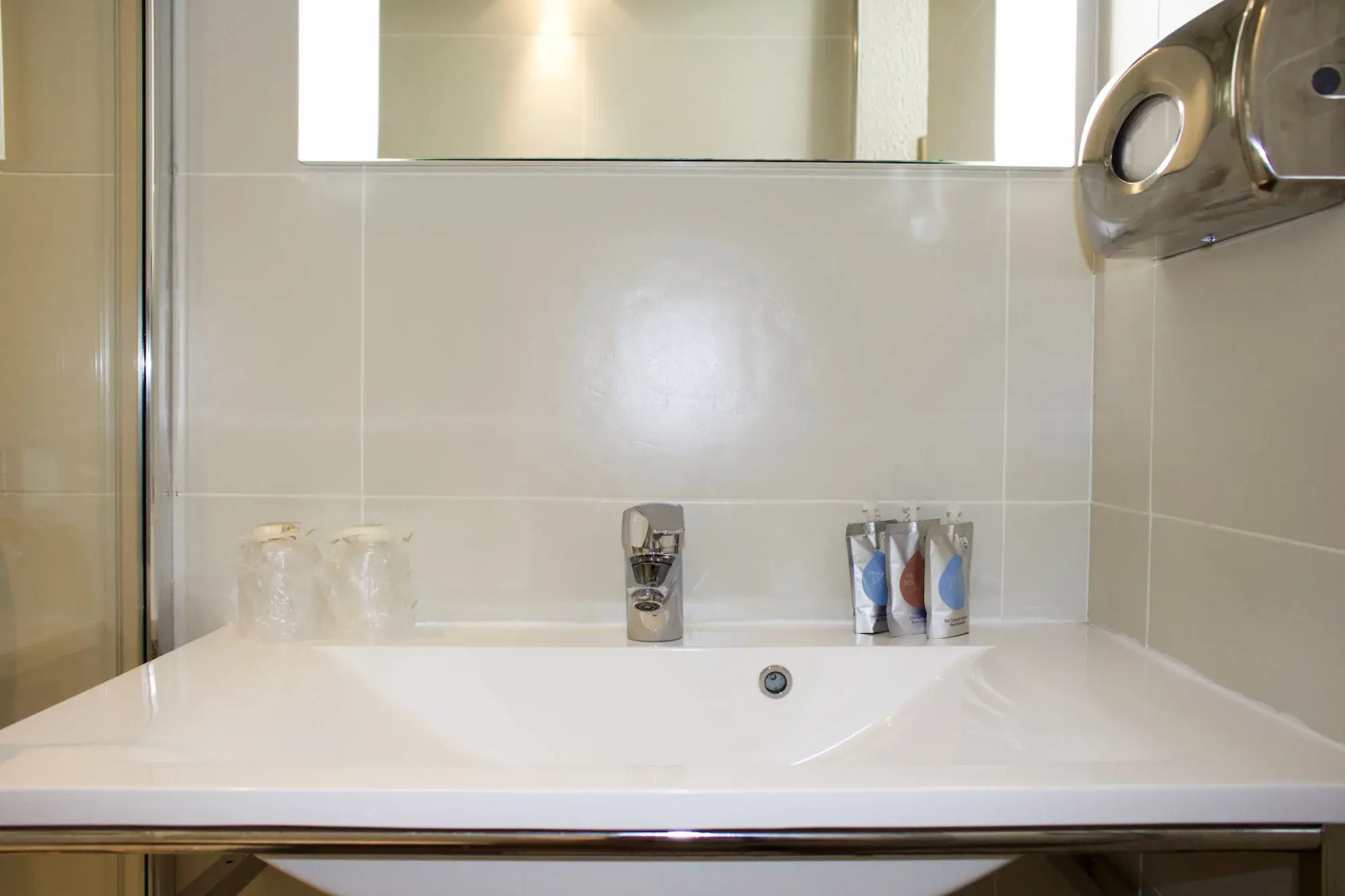 Hotel Kyriad Lyon Est - Bron Eurexpo Le Cottage