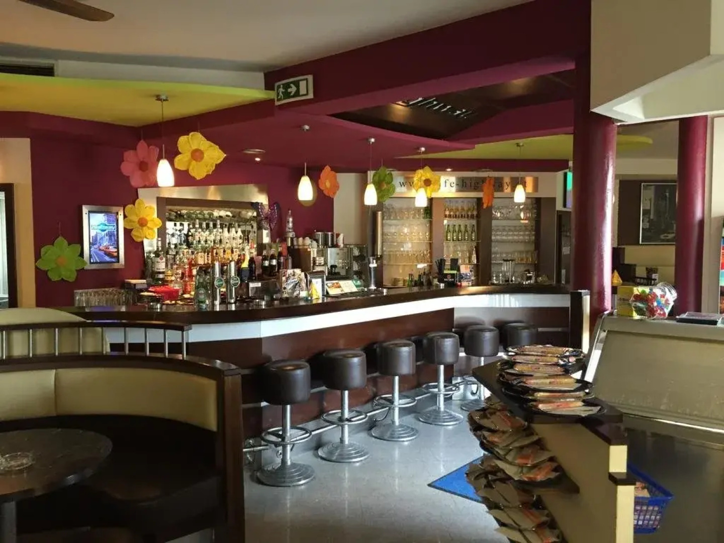 Cafe-Bar-Hotel Highway