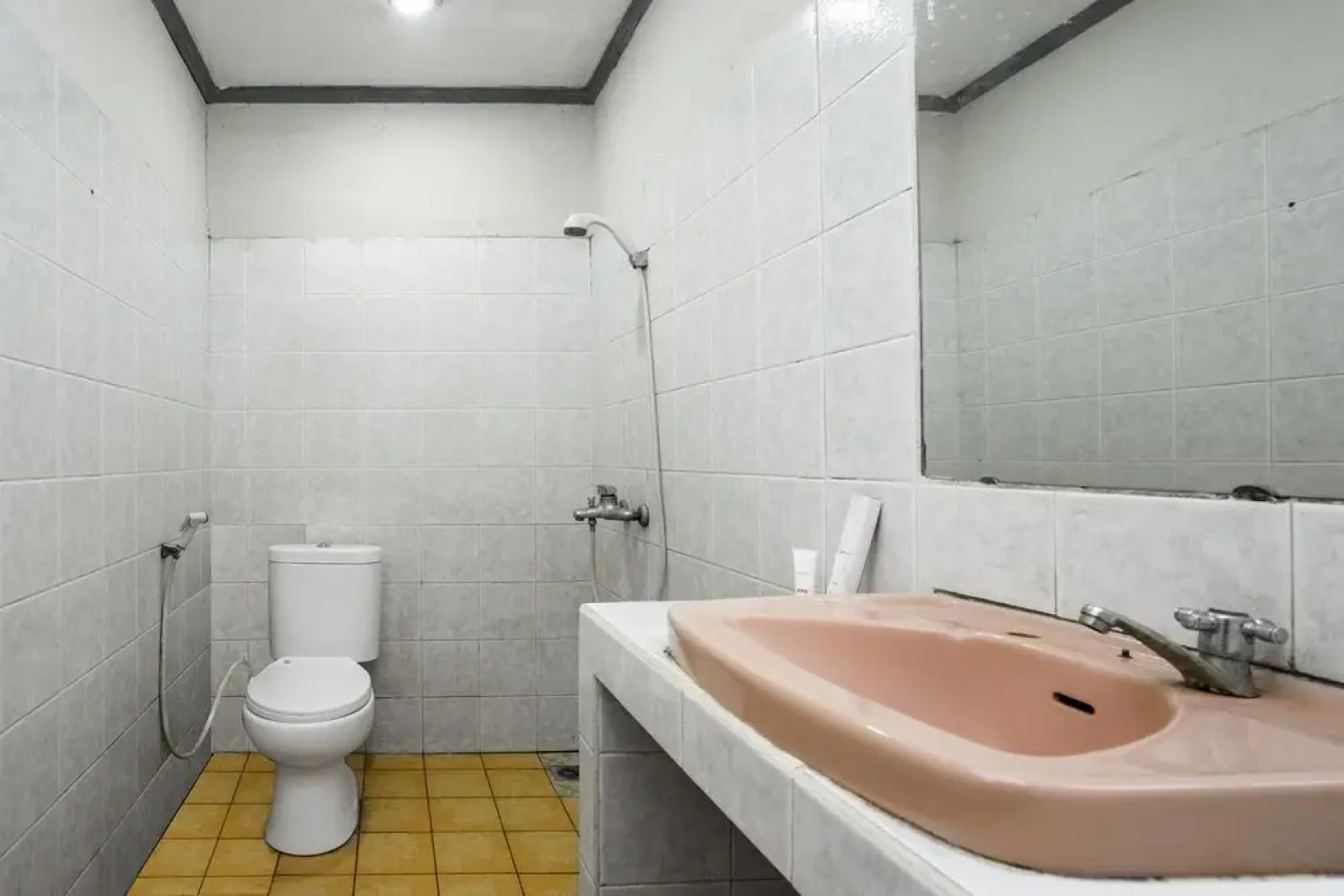 Hotel Pelangi Harapan by OYO Rooms