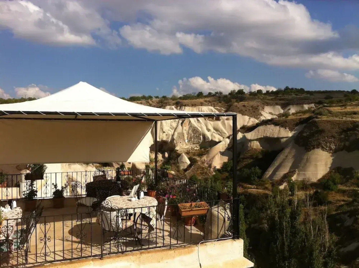 Valley Inn Cave Hotel